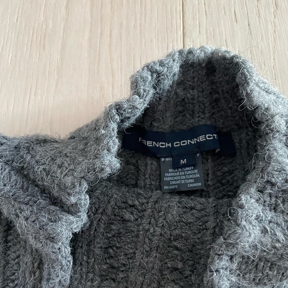 French Connection Sweater size M - Picture 2 of 2